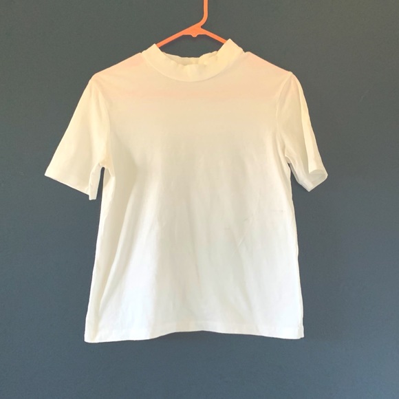 Zara - Women’s White T shirt Size Medium